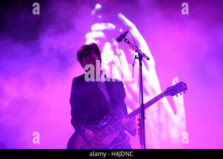 BARCELONA - 30 Mai: Daniel Kessler, Leadgitarrist von Interpol (Band), führt bei Primavera Sound Festival 2015. Stockfoto