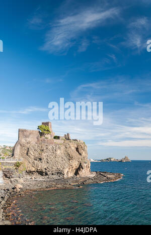 Die normannische Burg von Acicastello Stockfoto