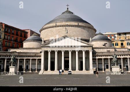 Basilica di San Francesco di Paola, Piazza del Plebiscito, Neapel, Kampanien, Italien Stockfoto