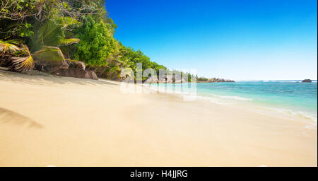 Seychellen Tropenstrand Panoramablick auf La Digue island Stockfoto
