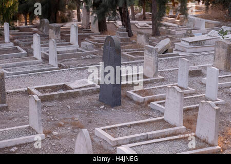 Ansicht der Evangelischen Mount Zion Friedhof durch Presbyterianische Missionare im 19. Jahrhundert gegründet - Am südwestlichen Hang des Berges Zion in Jerusalem, Israel Stockfoto