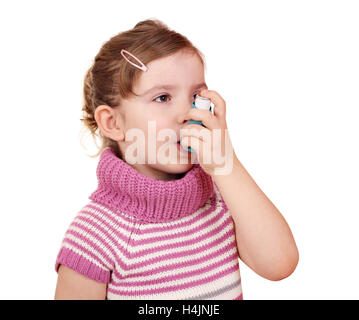 kleines Mädchen mit Asthma-Inhalator Stockfoto