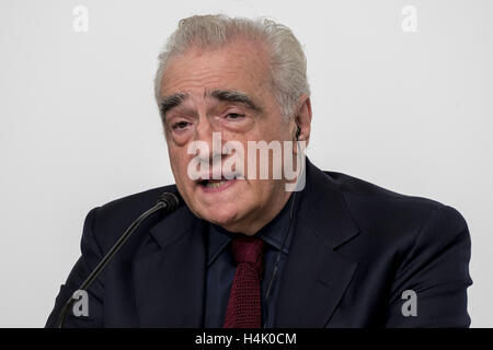 Tokyo, Tokyo, Japan. 17. Oktober 2016. 28. Praemium Imperiale Theater/Film-Division-Sieger Martin Scorsese liefert die Rede während der Pressekonferenz von den Kunstpreis. Der Praemium Imperiale ist ein globaler Kunstpreis jährlich verliehen von der Japan Art Association, zuerst 1989 eingeweiht. Bildnachweis: Alessandro Di Ciommo/ZUMA Draht/Alamy Live-Nachrichten Stockfoto