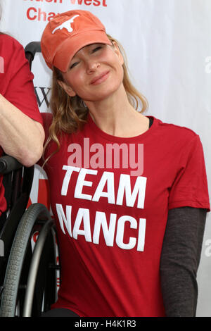 Los Angeles, Ca, USA. 16. Oktober 2016. Renee Zellweger ALS Verein goldenen Westen Kapitel Los Angeles County zu Fuß, ALS im Exposition Park in Los Angeles, CA am 16. Oktober 2016 zu besiegen. © David Edwards/Medien Punch/Alamy Live-Nachrichten Stockfoto