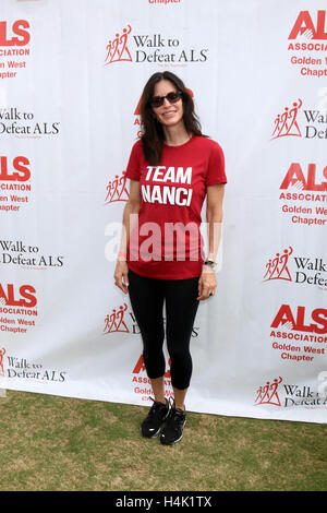 Los Angeles, Ca, USA. 16. Oktober 2016. Courteney Cox ALS Verein goldenen Westen Kapitel Los Angeles County zu Fuß, ALS im Exposition Park in Los Angeles, CA am 16. Oktober 2016 zu besiegen. © David Edwards/Medien Punch/Alamy Live-Nachrichten Stockfoto