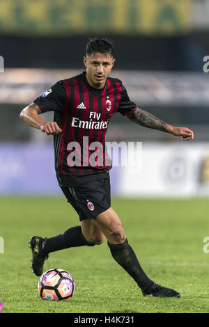 Verona, Italien. 16. Oktober 2016. Gianluca Lapadula (Mailand) Fußball: Italienische "Serie A" match zwischen Chievo Verona 1-3 AC Milan im Stadio Marc'Antonio Bentegodi in Verona, Italien. © Maurizio Borsari/AFLO/Alamy Live-Nachrichten Stockfoto