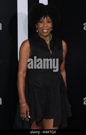 Los Angeles, Ca, USA. 17. Oktober 2016. Dawnn Lewis besucht die Premiere von Hulu "Chance" Harmony Gold Theatre am 17. Oktober 2016 in Los Angeles, Kalifornien. (Credit: Parisa Afsahi/Media-Punch). / Alamy Live News Stockfoto