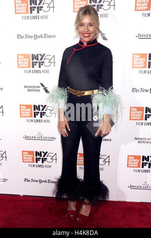 New York City. 15. Oktober 2016. Sienna Miller ist auf 'The Lost City of Z' Closing Night Gala Präsentation und Weltpremiere während der 54. New York Film Festival in der Alice Tully Hall am 15. Oktober 2016 in New York City. | Verwendung Weltweit © Dpa/Alamy Live-Nachrichten Stockfoto