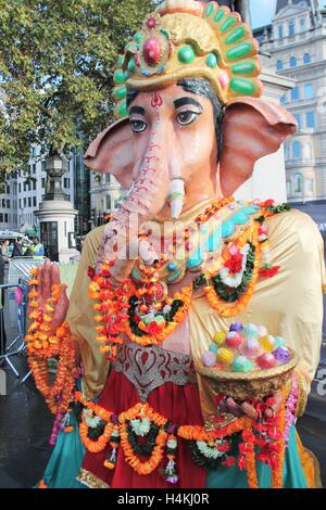 London, Großbritannien. 16. Oktober 2016. Der Bürgermeister von London Festival der Dewali Darsteller und Szenen am Trafalgar Square Foto-, Lager, Foto, Bild Stockfoto