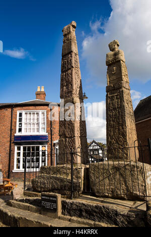 Großbritannien, England, Cheshire, Sandbach, sächsische kreuzt im Stadtzentrum Stockfoto