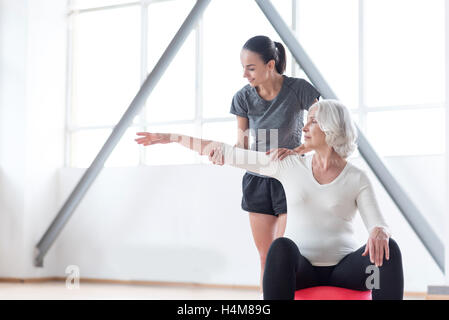 Hart arbeiten, schwere Frau, die Aerobic-Kurse Stockfoto