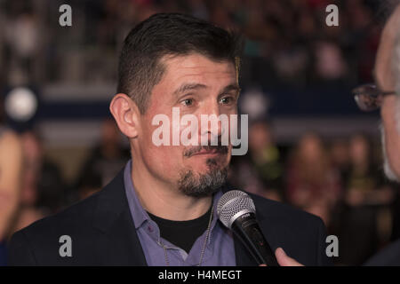 Spezialeinheit Army Ranger Kris 'Tanto' Paronto besucht die 13 Stunde roten Teppich Premiere im AT&T-Stadion am 12. Januar 2016 in Dallas, Texas. Stockfoto