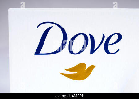 LONDON, UK - 13. Oktober 2016: Eine Nahaufnahme von der Marke Dove Logo am 13. Oktober 2016. Stockfoto