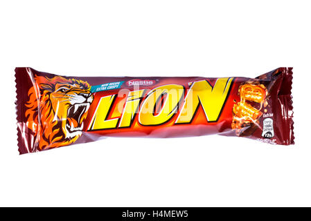 LONDON, UK - 13. Oktober 2016: Eine ungeöffnete Lion Schokolade Bar von Nestlé hergestellt. Stockfoto