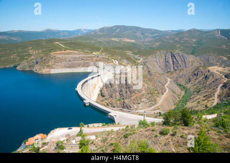 Übersicht. El Atazar Reservoir, Provinz Madrid, Spanien. Stockfoto