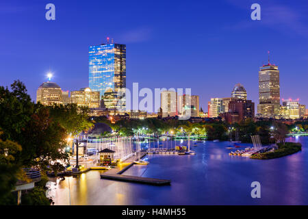 Skyline von Boston, Massachusetts, USA auf den Charles River. Stockfoto