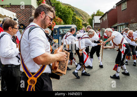 Brighton Morris Männer bei Lewes Folk Festival 2016, Lewes, Sussex, UK Stockfoto