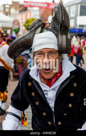 Ein Morris Tänzer aus Sompting Dorf Morris führt bei Lewes Folk Festival 2016, Lewes, Sussex, UK Stockfoto