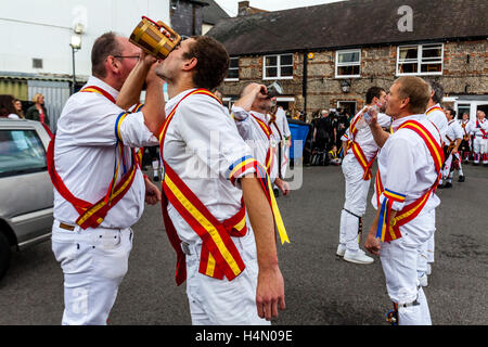 Mad Jack Morris Männer führen bei Lewes Folk Festival 2016, Lewes, Sussex, UK Stockfoto