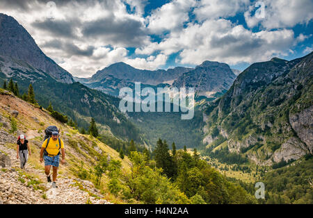 Trnovacki Durmitor-massiv vom Trail im Nationalpark Sutjeska, Bosnien und Herzegowina, zum Trnovacko See in Montenegro Stockfoto