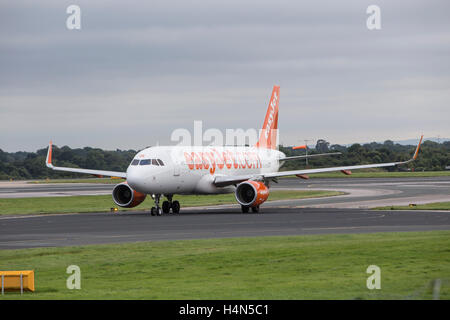 EasyJet Airbus A320-214(SL) Ringways Flughafen Manchester Stockfoto