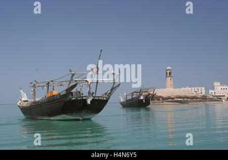 Traditionelles Fischen Dhaus vertäut im Hafen von Sur im Oman,, Stockfoto