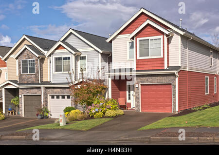 Einfamilienhäuser in einer Reihe in Gresham Oregon. Stockfoto