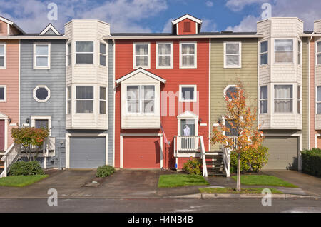 Einfamilienhäuser in einer Reihe in Gresham Oregon. Stockfoto