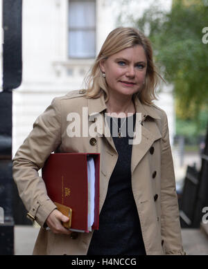 Ausbildung Sekretärin Justine Greening Ankunft in Downing Street, London, zum einer Kabinettssitzung. Stockfoto