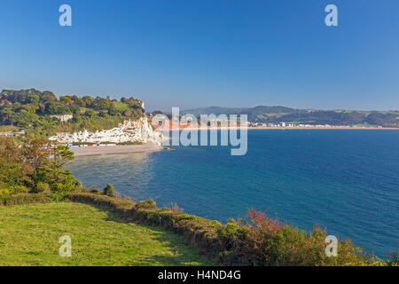 Strandhütten unterhalb der Kreidefelsen bei Bier auf den Jurassic Küste von South Devon, England, UK Stockfoto