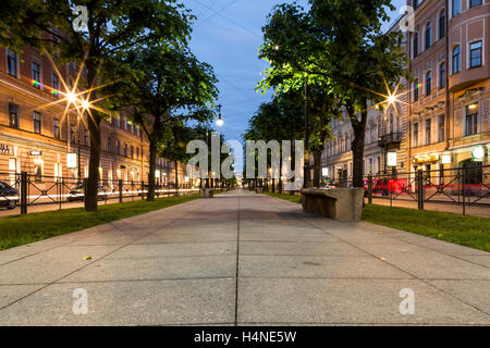 St. Petersburg, Russland. Juli 2015. Fußgängerzone in der Nacht. Stockfoto