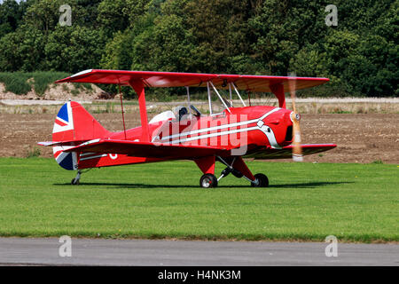 Sherwood Ranger XL G-TSOG auf Graspiste nach der Landung am Breighton Flugplatz Stockfoto