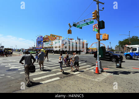 Ursprünglichen Nathan berühmte Restaurant Coney Island Brooklyn New York City Stockfoto