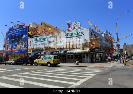 Ursprünglichen Nathan berühmte Restaurant Coney Island Brooklyn New York City Stockfoto