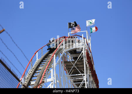 Spitze der berühmten Cyclone Achterbahn Coney Island Brooklyn in New York Stockfoto