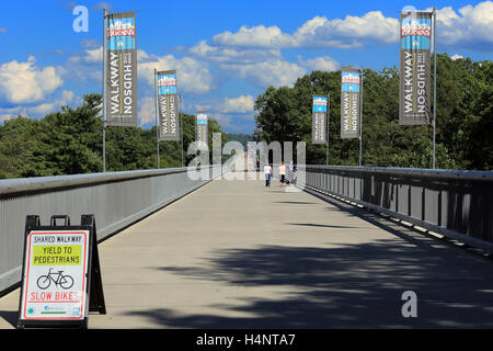 Gang über die New York Hudson Staatspark in Poughkeepsie Stockfoto