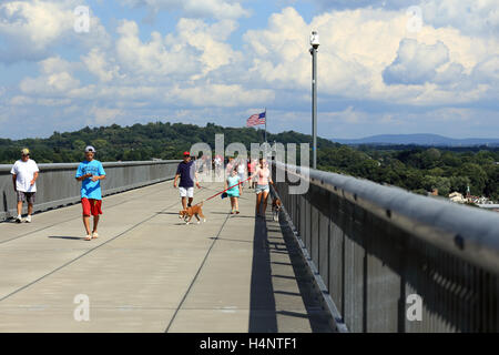 Gang über die New York Hudson Staatspark in Poughkeepsie Stockfoto