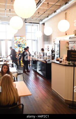 Kunstgalerie USA Pittsburgh PA Pennsylvania die Matratze Fabrik Museum Cafe Stockfoto