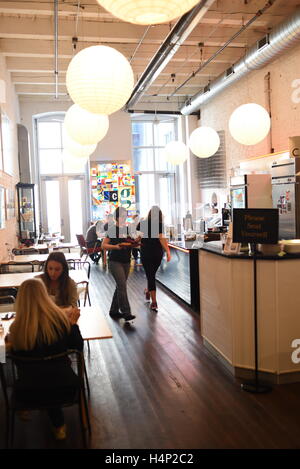 Kunstgalerie USA Pittsburgh PA Pennsylvania die Matratze Fabrik Museum Cafe Stockfoto
