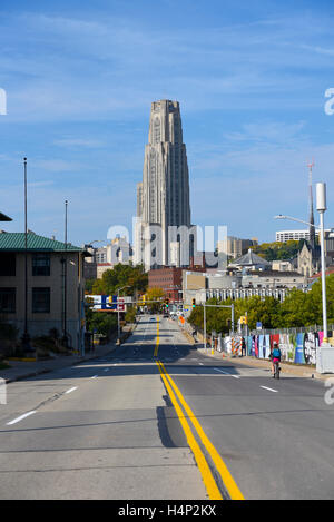 USA Pittsburgh PA Pennsylvania der Kathedrale des Lernens blickte Forbes Avenue Pitt oder University of Pittsburgh Stockfoto