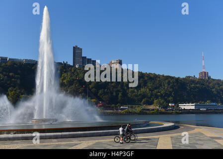 USA Pittsburgh PA Pennsylvania Point State Park Brunnen wo sich die drei Flüsse treffen Stockfoto