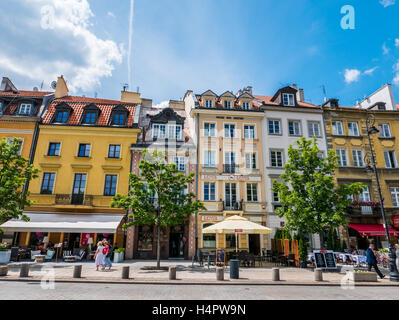 Warschau, Polen - 3. Juni 2016 - bunte Architektur im Stadtzentrum von Warschau, Polen, an einem sonnigen Tag. Stockfoto