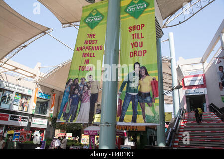 In Ahmedabad City Mall mit Geschäften, darunter Big Bazaar Shopping-Mall, Ahmedabad, Gujarat, Indien, Asien, Stockfoto