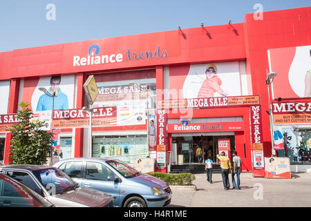 In Ahmedabad City Mall mit Geschäften, darunter Big Bazaar Shopping-Mall, Ahmedabad, Gujarat, Indien, Asien, Stockfoto