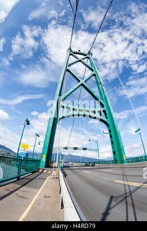 Die 1938 erbaute Vancouvers Lions Gate Bridge erstreckt sich über den Burrard Inlet und verbindet die Stadt mit der Northshore-Gemeinden Stockfoto