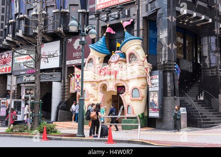 Außenseite der Disney Store, Shibuya-Ku, Tokyo, Japan Stockfoto