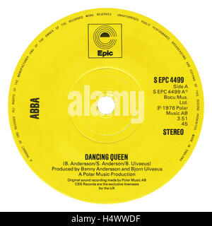 45 u/min 7' UK Plattenlabel von Dancing Queen von ABBA auf dem epischen Etikett von 1976 Stockfoto