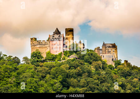 Schloss Schönburg, Märchenschloss im mittelalterlichen Oberwesel, Rheinland-Pfalz, Deutschland. Stockfoto