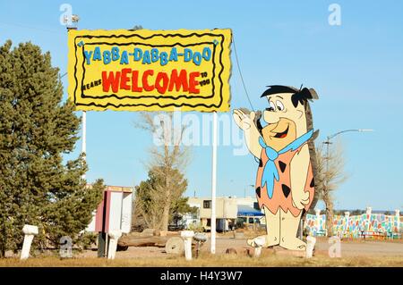 Fred Flintstone Wüstenresort, Willkommensschild, Yabba-Dabba-Doo, riesige Fred Feuerstein, Stockfoto