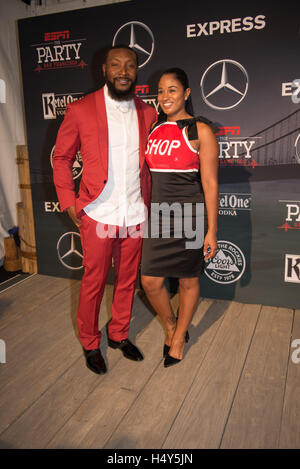 Navorro Bowman und Mikale Ferguson kommen bei ESPN The Party im Fort Mason am 5. Februar 2016 in San Francisco, Kalifornien Stockfoto